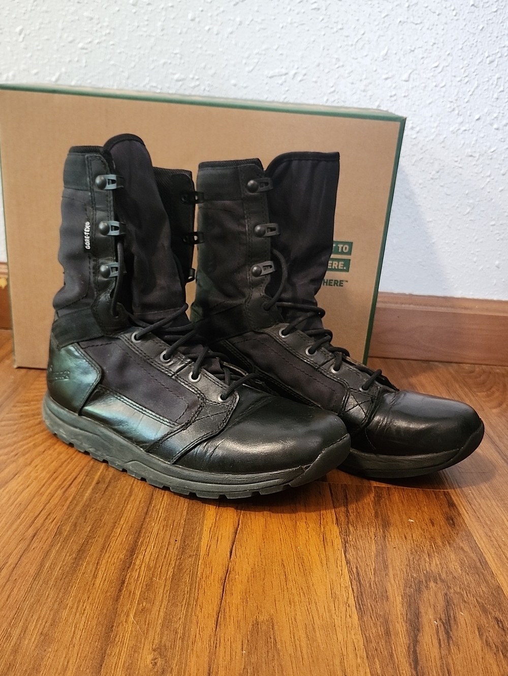 Danner Men's Size 9 Black GORE-TEX Waterproof Tactical Leather Boots